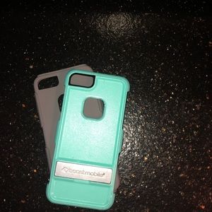 2 iPhone 8S phone cases and the apple earbuds